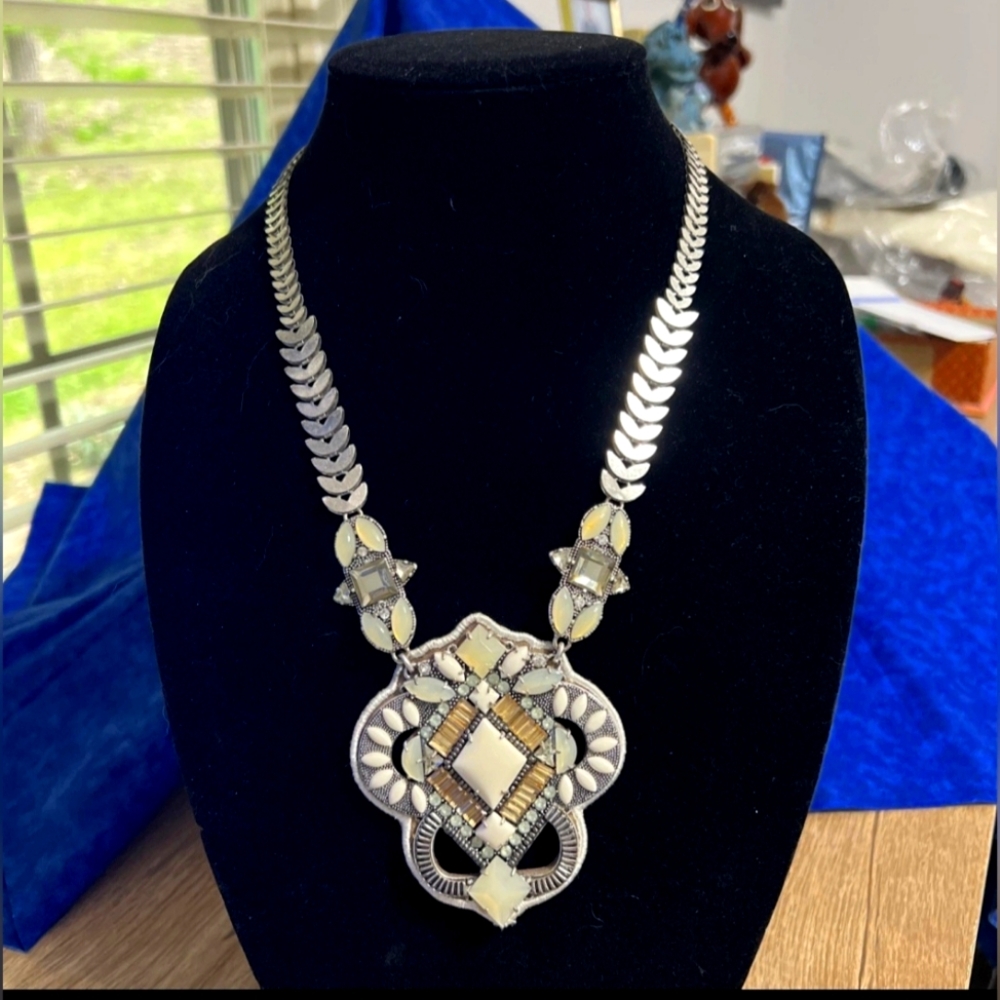 Stella And Dot Kaia Statement Necklace 26” Silvertone